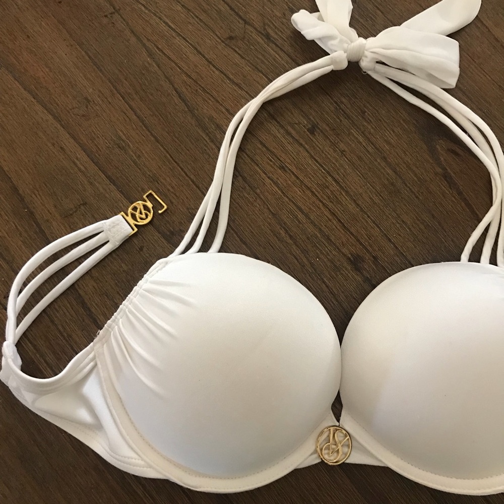 Victoria’s Secret bombshell bikini top